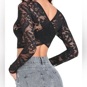 NWT TLGAVQUEEN Women’s Black Floral Lace Long Sleeve Top Mesh VNeck Top / Shirt